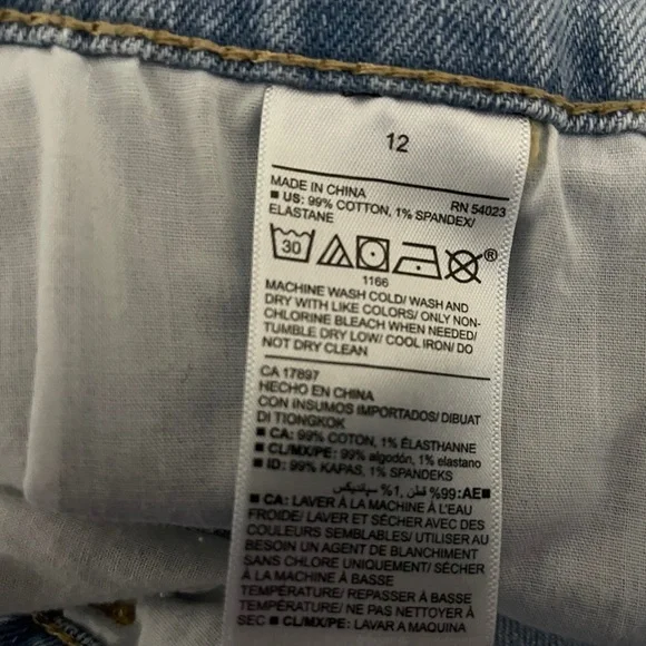 Old Navy ladies Jean shorts size 12 boyfriend ripped style - Picture 5 of 5